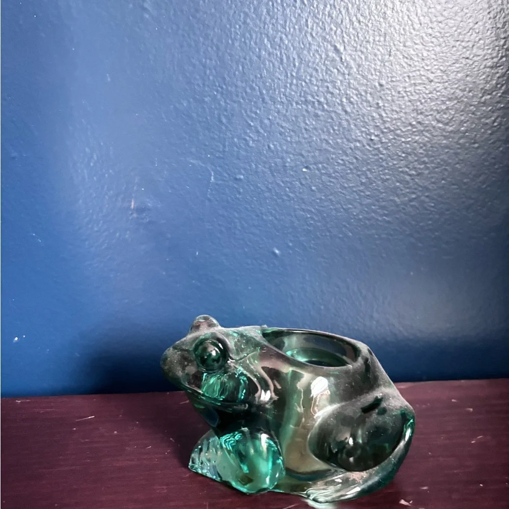 Green Glass Frog Figurine - Picture 2 of 3